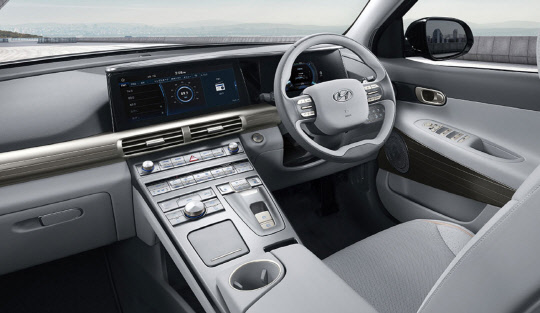 현대자동차 일본 홈페이지에 소개된 넥쏘. 우핸들이 장착돼 있다.<현대차 일본 홈페이지>